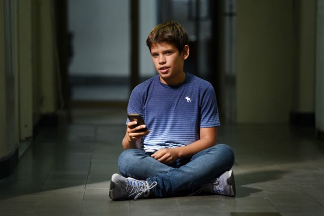 Alejo se acostumbró a leer los libros a través del celular o la computadora.
