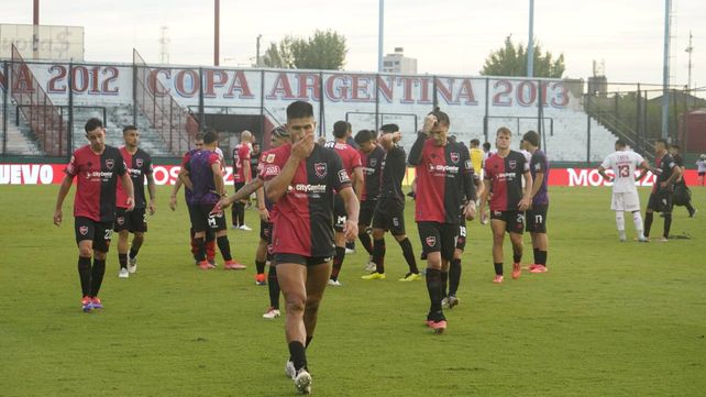 Newells perdió con Barracas Central en el debut del Ogro Fabbiani.