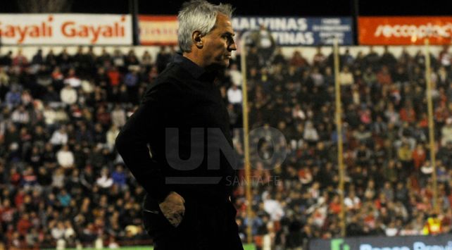 Madelón mete mano para jugar ante Gimnasia (LP)