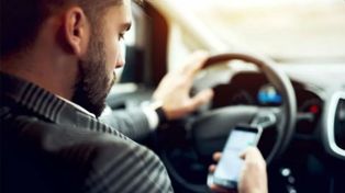 Revelan que en 13 años cese cuadruplicó el número de conductores que usan celular