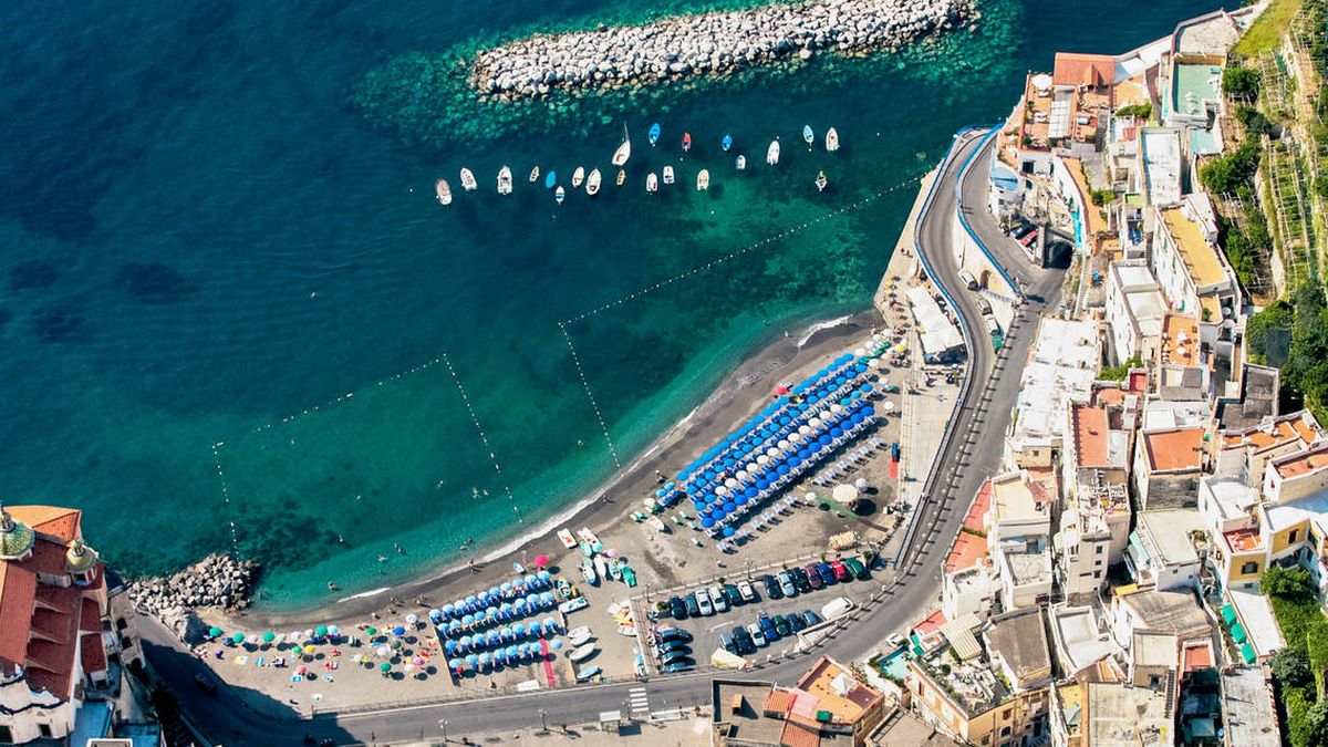 Los filmaron durante un trío sexual en un yate y el video enloqueció a  Italia