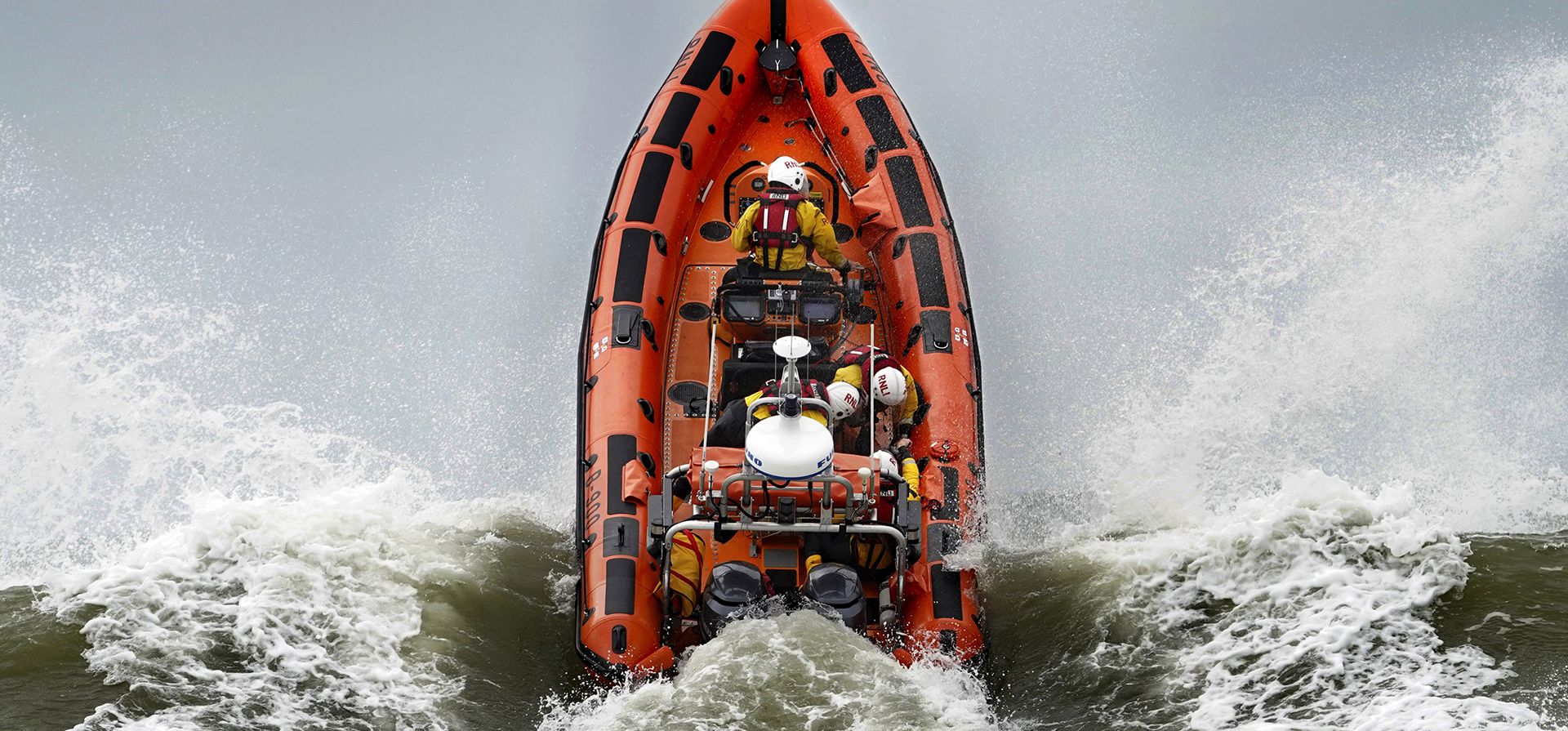 Un bote salvavidas del RNLI se estrella contra las olas durante un ejercicio de varias agencias para probar la respuesta de emergencia, en Camber Sands, East Sussex, Inglaterra, el jueves 28 de septiembre de 2023. (Gareth Fuller/PA vía AP) Un bote salvavidas del RNLI se estrella contra las olas durante un ejercicio de varias agencias para probar la respuesta de emergencia, en Camber Sands, East Sussex, Inglaterra, el jueves 28 de septiembre de 2023. (Gareth Fuller/PA vía AP)