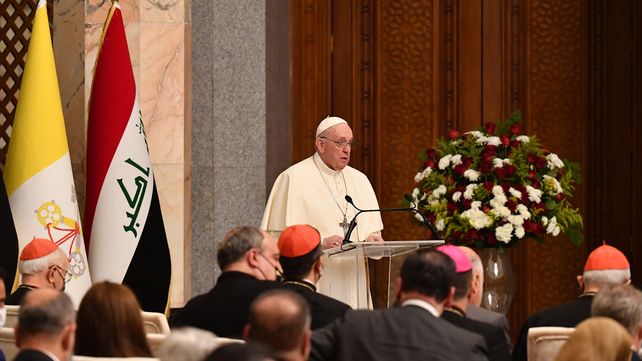 El Papa Francisco criticó hoy al fundamentalismo que no puede aceptar la pacífica convivencia en Irak