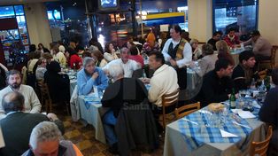 Los bares, cafés y restoranes de la ciudad de Santa Fe tendrán que ofrecer agua gratis