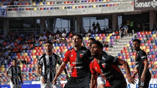 Colón fue goleado por Central Córdoba 3-0 con una actuación vergonzante.