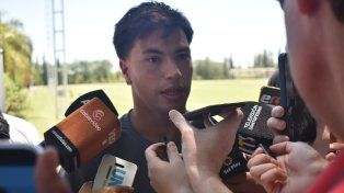 Ignacio Lago brinda la conferencia de prensa en el predio 4 de Junio de Colón, donde analizó el recambio del plantel y el objetivo del ascenso en la Primera Nacional.