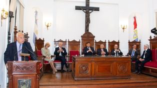 Cruz de fondo. Rafael Gutiérrez dio su discurso de inauguración del año judicial en Santa Fe con la presencia de los otros miembros de la Corte y el gobernador Maximiliano Pullaro.