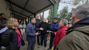 Las autoridades del sóftbol local junto a los dirigente de los Juegos Suramericanos.