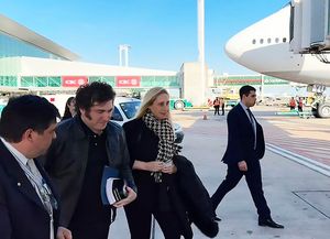 Javier Milei viaja a París con gobernadores y empresarios en busca de inversiones