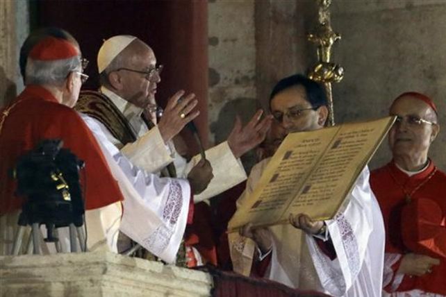 En una decisión histórica, Jorge Bergoglio es el primer Papa argentino y se llamará Francisco