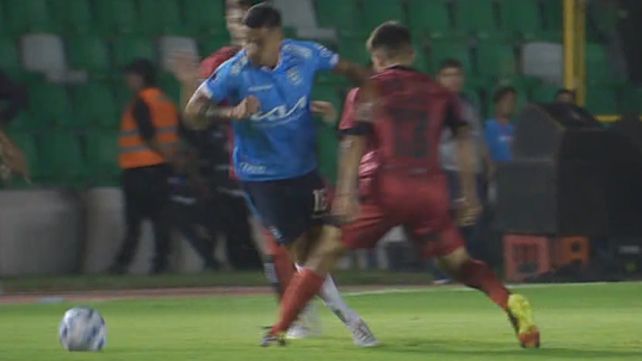 Newells se hizo fuerte ante Blooming ganó 3 a 2 y pasó de fase