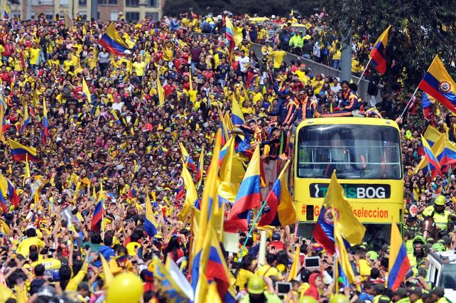 Pekerman y la selección de Colombia fueron recibidos como héroes