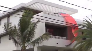 Florida: un kitesurfer se estrelló contra el segundo piso de una casa y murió