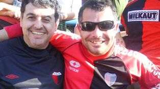 La ciudad palpita el clásico y los fanáticos posan con sus colores