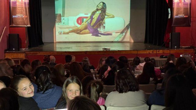 Emilia Mernes emocionó a Nogoyá, su pueblo natal, con un mensaje muy