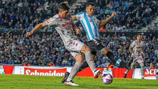 Unión cayó ante Racing por 2-1 y sumó su tercera derrota consecutiva.