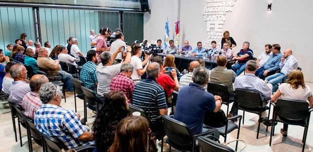Reunión. En la sede de Festram en Santa Fe estuvieron decenas de gremios.