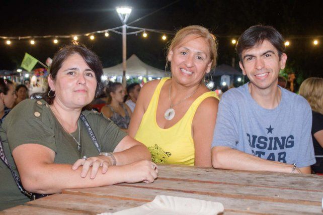 Maria de los Angeles Alanís y Nancy y Gustavo Sinian