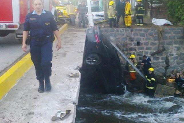 Un joven murió al caer a un río el auto que manejaba el hijo del Pato Cabrera