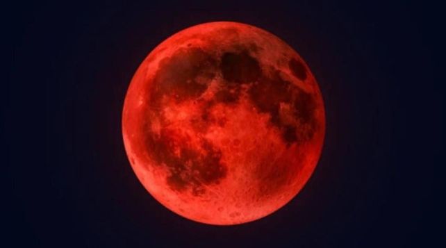 Luna de sangre, el fenómeno astronómico que sucederá el viernes: de qué trata y a qué hora se podrá ver en Santa Fe