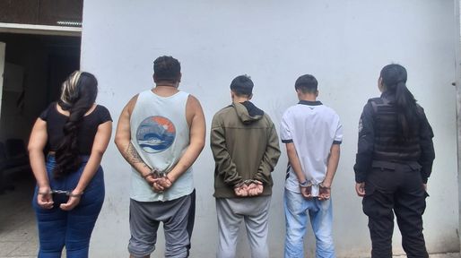 Cinco detenidos al intentar robar un auto estacionado en pleno centro de Rosario