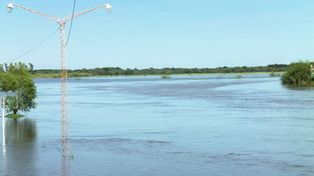 El Salado desbordó en Esperanza