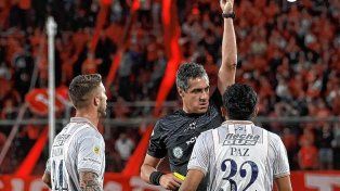 Santiago Hidalgo le apuntó al defensor de Unión Nicolás Paz