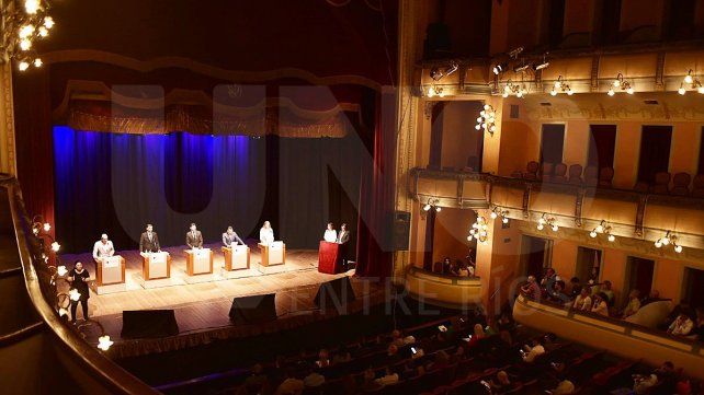 El Teatro 3 de Febrero fue sede del primer Paraná Debate donde se encontraron los candidatos a la Intendencia de Paraná. Ideas