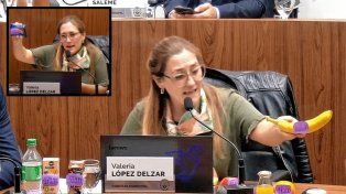 La concejala Valeria López Delzar comparó los precios de frutas con los de alimentos tradicionales de cantinas escolares.