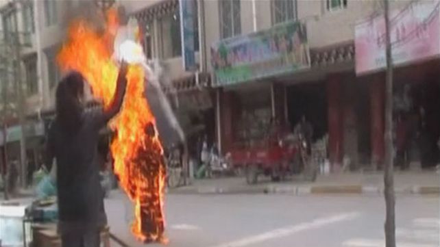 Una monja budista se prendi&oacute; fuego a lo bonzo en defensa del Tibet