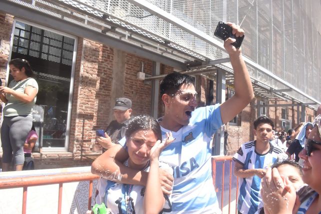 Las calles de Santa Fe y un festejo interminable con el campeonato del mundo conseguido por la Selección Argentina. Foto: UNO Santa Fe.