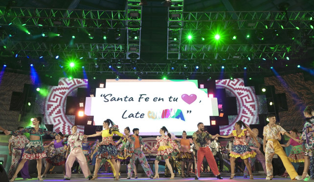 La delegación oficial de Santa Fe copó el escenario del festival de Cosquín con todo el color y al ritmo de la cumbia.