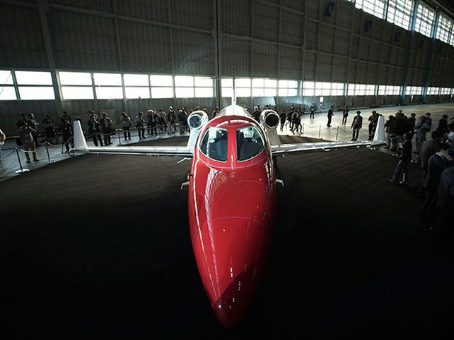 Honda presentó su nuevo y elegante avión