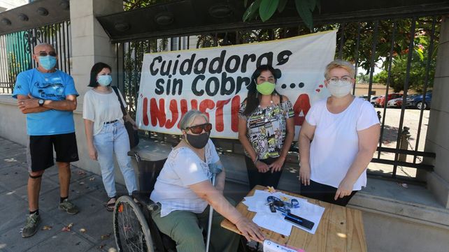 Iosper: cuidadores domiciliarios volvieron a protestas por falta de pago