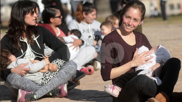 Piquetetazo santafesino: mujeres unidas por el derecho a dar la teta