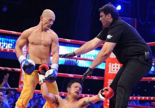 ¡A este luchador es imposible bajarlo!