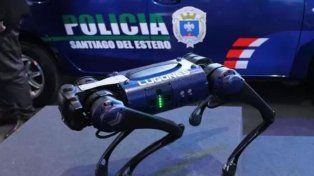 Recientemente la policía de Santiago del Estero presentó en la Smart City Expo la nueva incorporación a la fuerza: un robot cuadrúpedo que, con sus cuatro piernas, se asemeja a un perro.&nbsp;