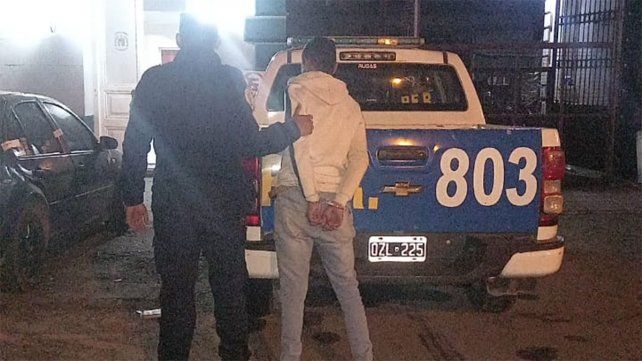 Paraná: golpeó a un hombre que intentaba abrirle el auto