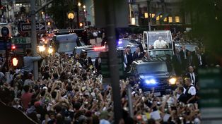 Una multitud saludó al Papa Francisco en la Quinta Avenida de Nueva York
