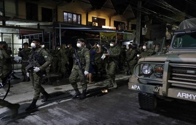 El gobierno de Filipinas impuso en toque de queda con control del Ejército en la calle.&nbsp;
