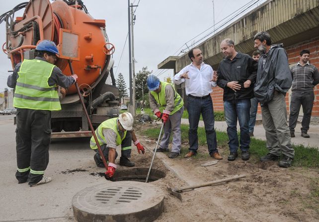 Por la emergencia hídrica intensifican los trabajos de limpieza en los desagües