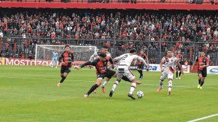 Patronato perdió por goleada ante Colón en Santa Fe y sigue en zona de descenso