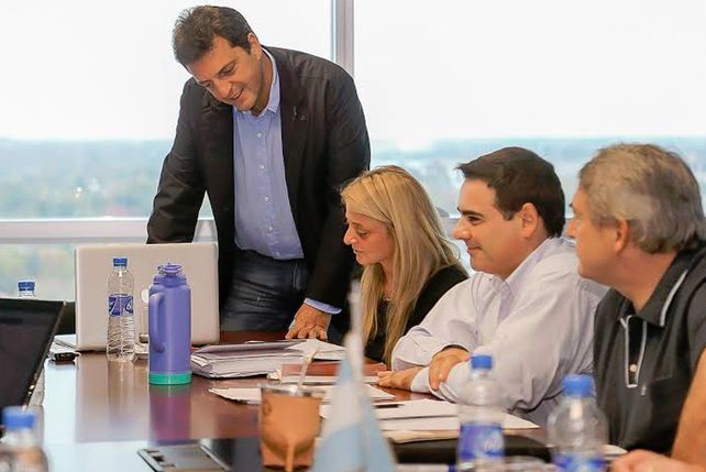 Con el eje en la autonomía municipal, Massa propone terminar la reelección indefinida y la lista sábana