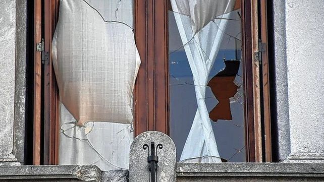 Varios despachos del Congreso fueron blanco de los piedrazos