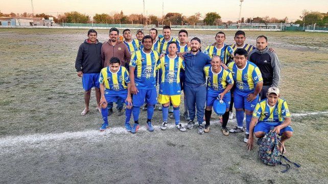 El Porvenir le cumplió el sueño a Chunchi (pantalón amarillo).