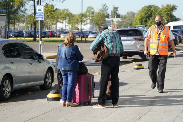 El aeropuerto sumó vuelos, pero no hay transporte para ir al centro