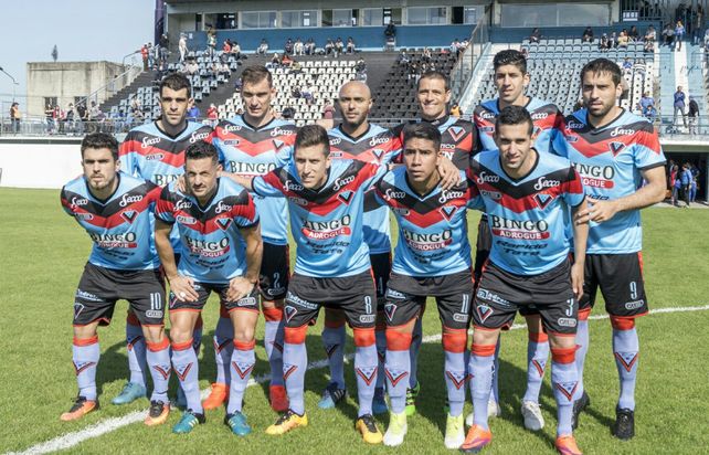 Brown de Adrogué es el único líder de la B Nacional