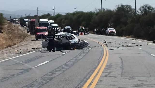 Dos nenes y una mujer murieron en un choque frontal en la ruta 34