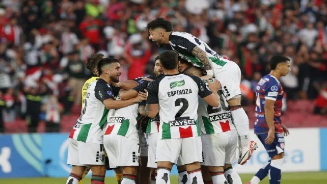 Unión de Santa Fe cayó ante Palestino en Santiago de Chile.