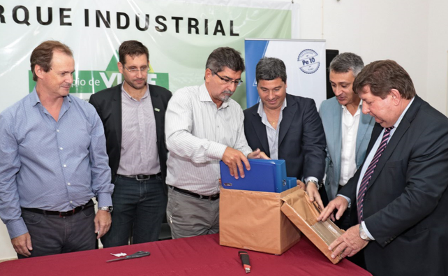 Autoridades de la empresa de energía